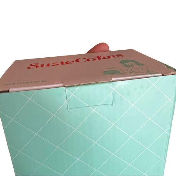 SusieCakes x FabFitFun SusieBlue 10” Cake Stand New In Box - Picture 5 of 10